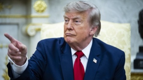 US-Präsident Donald Trump spricht bei einem Treffen mit dem irakischen Ministerpräsidenten Ali al-Zaidi im Oval Office. Foto: Graeme Sloan/Pool/epa