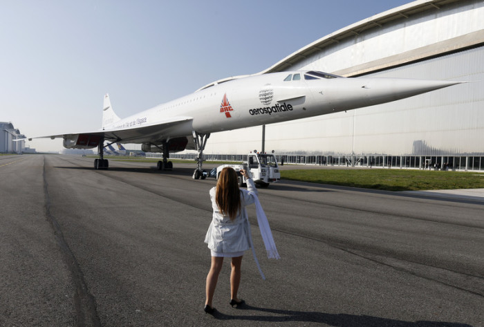 Ein Traum nicht nur für Vielflieger: 60 Minuten Reisezeit nach New York. Eine Airbus-Studie könnte sich zum Nachfolger der Concorde (im Bild) mausern. Der Flugzeugbauer wiegelt ab - mit einem wichtigen Patent in der Tasche. Foto: epa/Guillaume Horcajuelo
