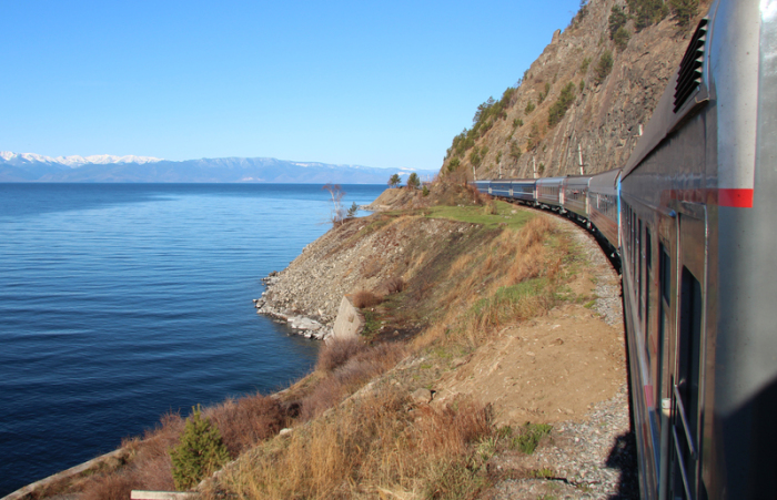 Die Transsibirische Eisenbahn kommt auch am Baikalsee vorbei. Foto: G5g/Lernidee Erlebnisreisen/dpa