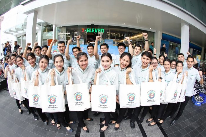 7-Eleven geht mit gutem Beispiel voran und hat angekündigt, schrittweise auf Plastiktüten zu verzichten. Foto: The Nation