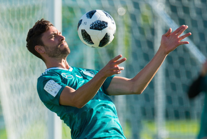 Jonas Hector, deutscher Spieler, im Einsatz während einer Trainingseinheit der deutschen Nationalmannschaft. Foto: epa/Peter Powell