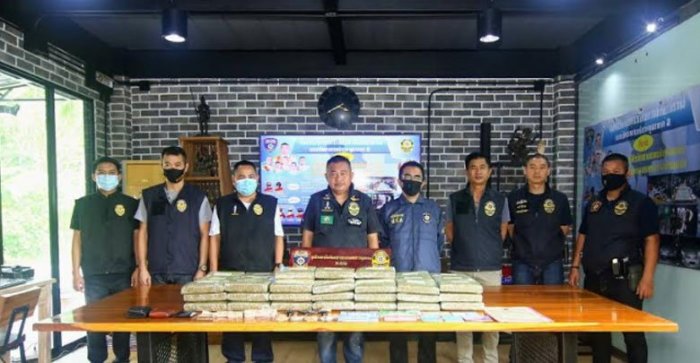 Pattayas Polizei zog in der Soi Buakhao 107 Kilogramm Marihuana und 39,6 Gramm Crystal-Meth aus dem Verkehr. Bild: INN