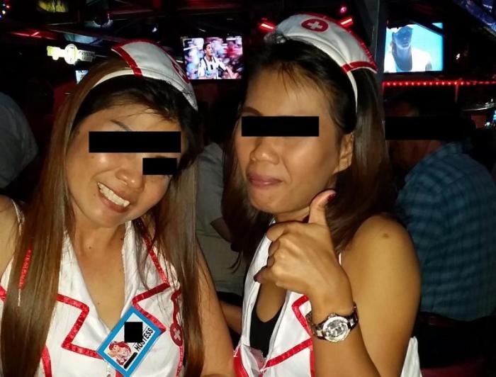 Beschwerde gegen „Krankenschwestern“-Hostessen