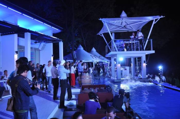 Neuer Beachclub am Pratamnak-Hügel
