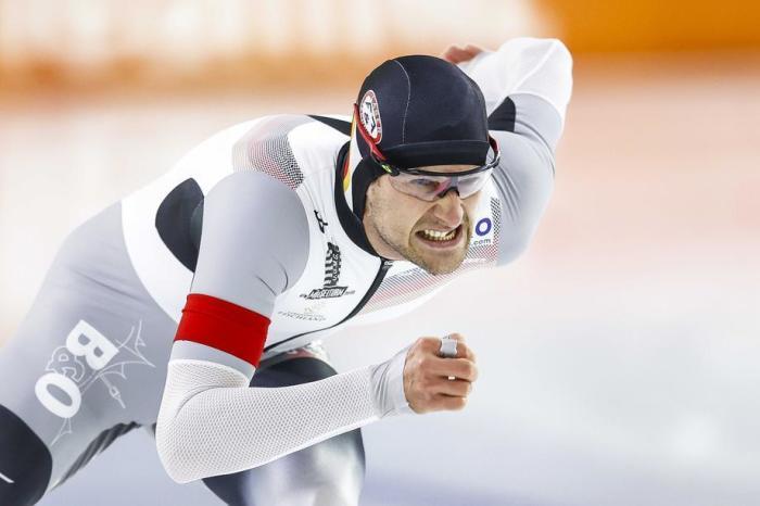 Der Deutsche Joel Dufter in Aktion während des 500m-Rennens der Herren bei den ISU-Europameisterschaften im Eisschnelllauf auf dem Thialf in Heerenveen. Foto: epa/Vincent Jannink