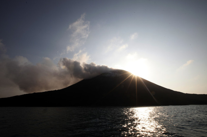 Eine Aufnahme der Vulkaninsel Anak Krakatau aus dem Jahr 2013. Foto: epa/Mast Irham