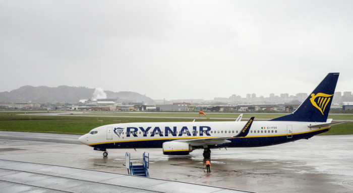 Eine Maschine des Typs Boeing 737-8AS der irischen Billigfluggesellschaft Ryanair. Foto: epa/Roman G. Aguilera