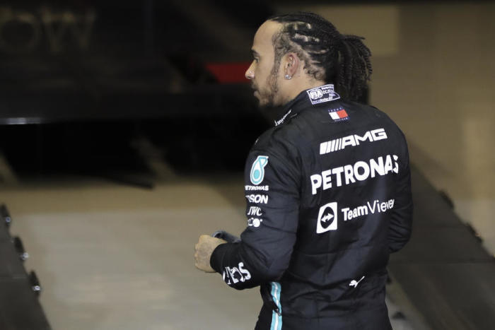 Der britische Formel-1-Pilot Lewis Hamilton (Mercedes-AMG Petronas) reagiert nach dem Formel-1-Grand-Prix von Abu Dhabi 2021. Foto: epa/Ali Haider