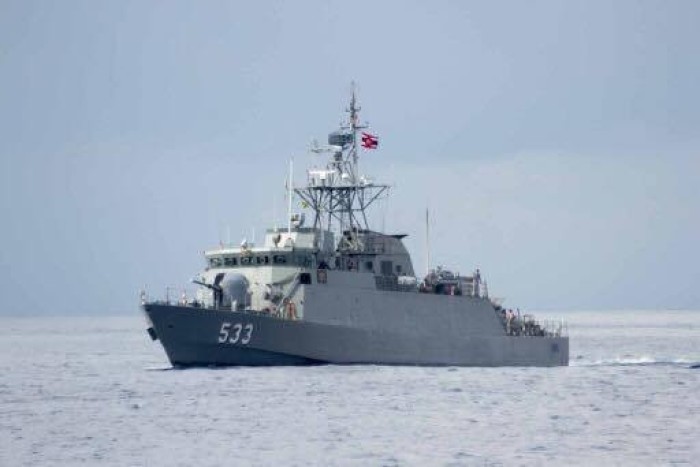 Marineschiffe setzen die Suche am Freitag nach den vermissten Touristen fort. Foto: The Thaiger