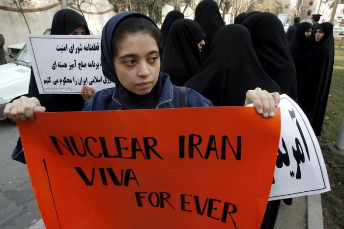 Iranische Studenten führen eine Demonstration vor dem Büro der Vereinten Nationen in Teheran durch. Foto: epa/Str
