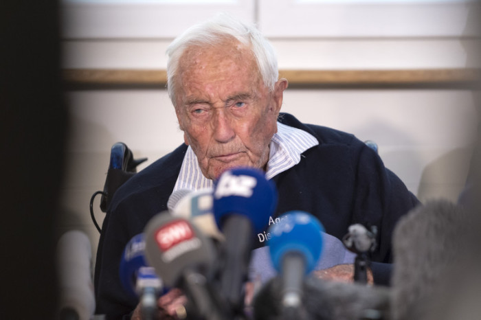 Der 104-jährige australische Wissenschaftler Goodall einen Tag vor seinem assistierten Selbstmord. Foto: epa/Georgios Kefalas