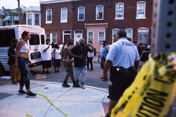 Die Polizei von Philadelphia verfügt über eine aktive Schützenszene in der Nachbarschaft von Tioga. Foto: epa/Stringer