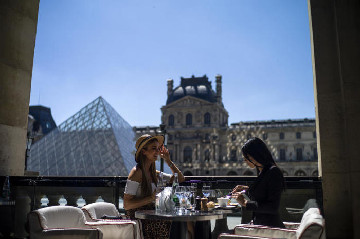 Bar und Restaurant in Paris wiedereröffnet. Foto: epa/Yoan Valat