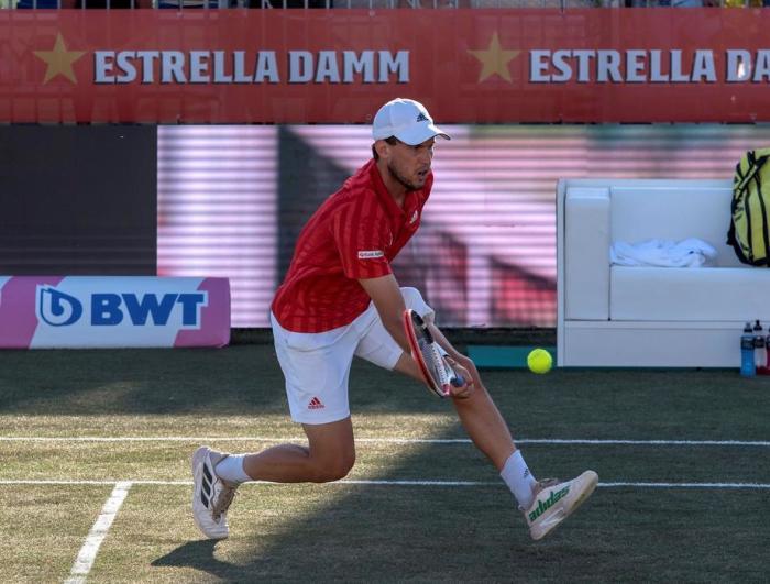 Österreichs Tennisspieler Dominic Thiem in Aktion gegen den Franzosen Adrian Mannarino. Foto: epa/Atienza