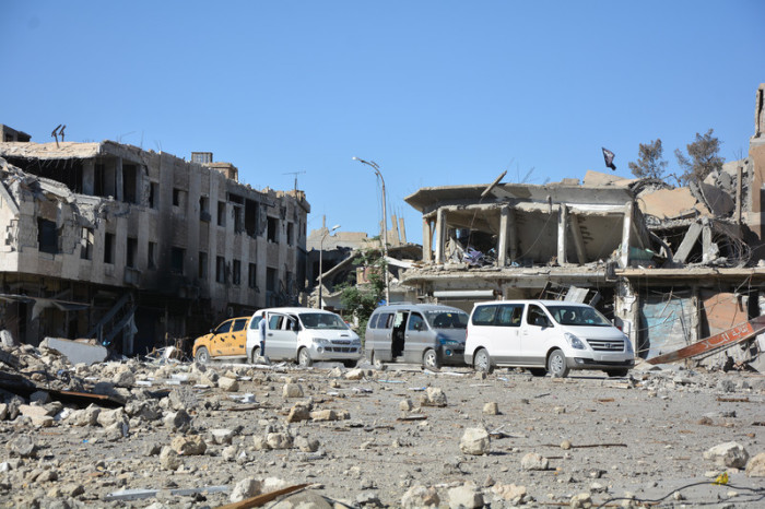 Anschlagsort in Ar-Raqqa, Syrien. Foto: epa/Youssef Rabih Youssef