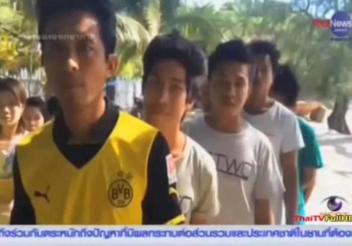 Verschwommenes Foto von burmesischen Migranten auf Koh Tao – gesendet bei „ThaiTV“. Den Hilfsarbeitern aus dem Nachbarland soll zusätzlich zur aktualisierten Erfassung mit Bildern und Daten auch DNA entnommen worden sein.