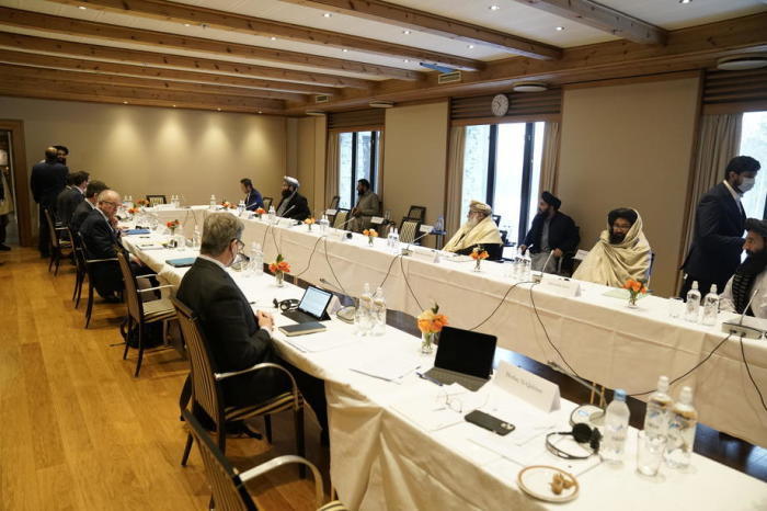 Die internationalen Sonderbeauftragten und Vertreter der Taliban treffen sich im Hotel Soria Moria in Oslo. Foto: epa/Stian Lysberg Solum
