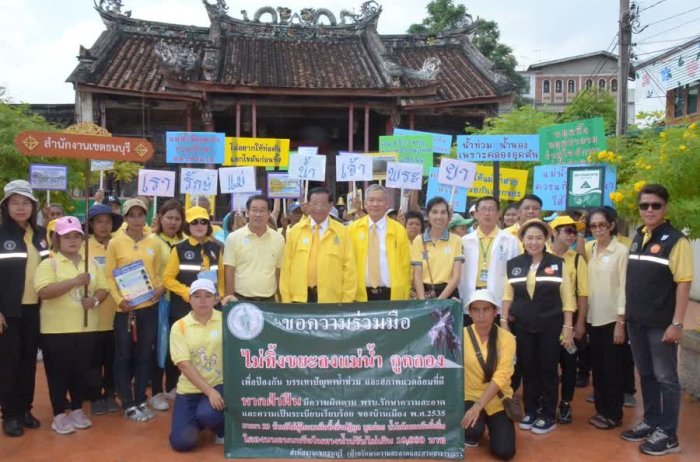 Die Stadtverwaltung hat eine Aufklärungskampagne initiiert, um Menschen davon abzuhalten, Abfälle im Chao-Phraya-Fluss zu entsorgen. Foto: National News Bureau Of Thailand