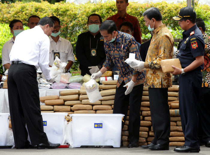 Indonesiens Präsident Joko Widodo (Bildmitte). Foto: epa/Bagus Indahono