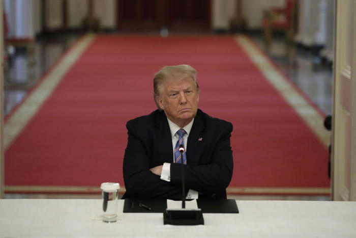 US-Präsident Donald J. Trump äußert sich bei der Teilnahme an einem Rundtischgespräch im Kabinettsraum des Weißen Hauses. Foto: epa/Yuri Gripas