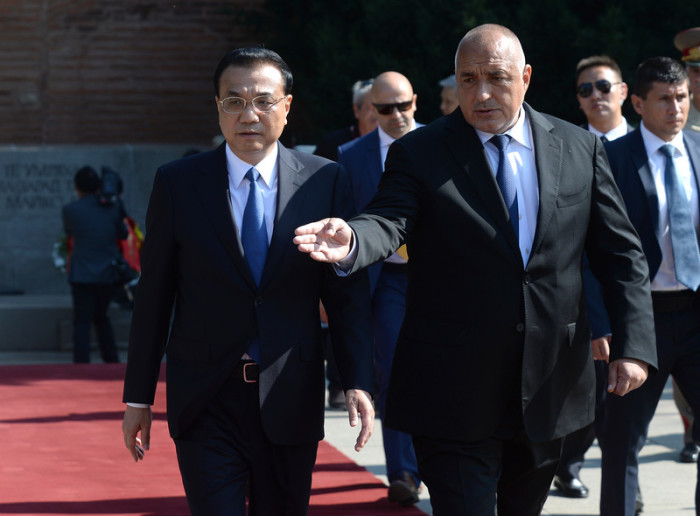 Der bulgarische Ministerpräsident Bojko Borissow (r.) und Chinas Premierminister Li Keqiang (l.). Foto: epa/Borislav Troshev