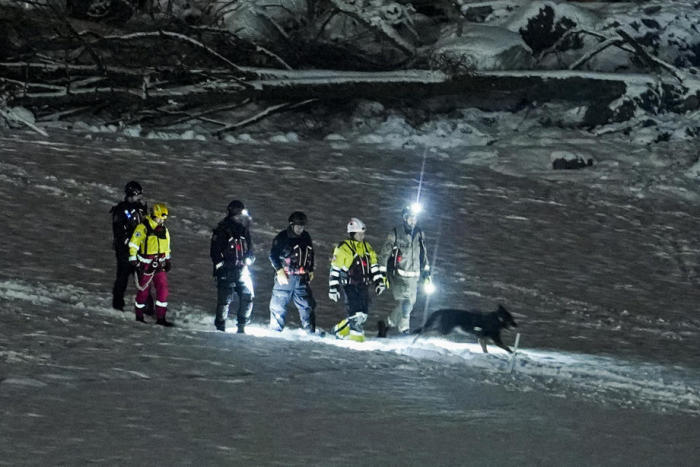 Die Rettungsarbeiten und die Suche nach Überlebenden nach einem Erdrutsch in Ask gehen weiter. Foto: epa/Fredrik Hagen