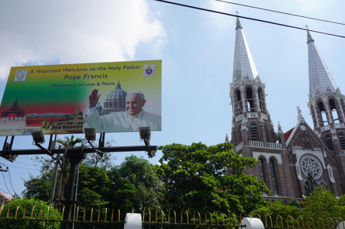 Yangons Katholiken freuen sich auf die Visite des „Missionars der Liebe und des Friedens“ in ihrem von kriegerischen Konflikten und religiösen Spannungen geplagten Land. Fotos: ml