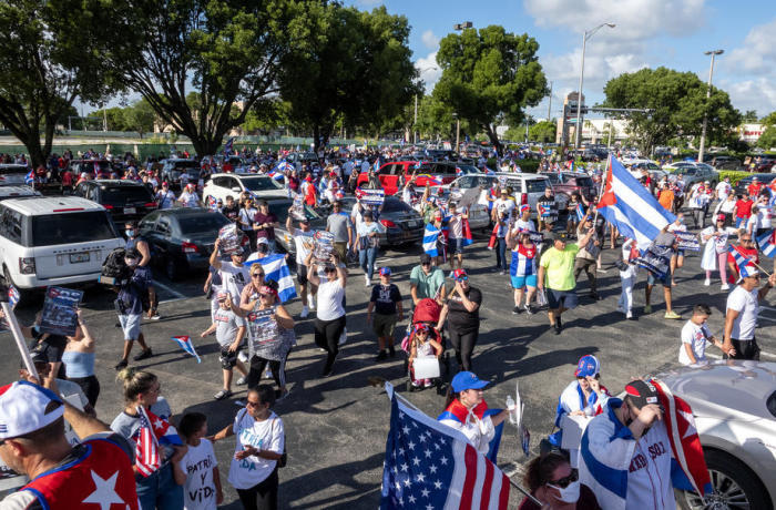 Kubano-Amerikaner demonstrieren in Hialeah, um die Proteste in Kuba zu unterstützen. Foto: epa/Cristobal Herrera-ulashkevich