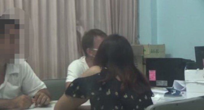 Die Italiener und Thailänder wurden nach Pornodreharbeiten in Südthailand verhaftet - auch Drogen wurden gefunden. Foto: Sanook