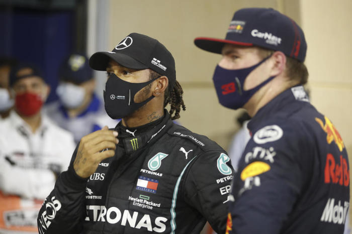 Lewis Hamilton von Mercedes-AMG Petronas (L) und der niederländische Formel-1-Pilot Max Verstappen von Aston Martin Red Bull Racing (R). Foto: epa/Hamad I Mohamed