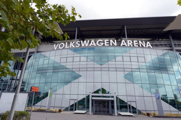 Bei der Planung für das Stadion soll der Bundesligist VfL Wolfsburg helfen. Foto: epa/Peter Steffen