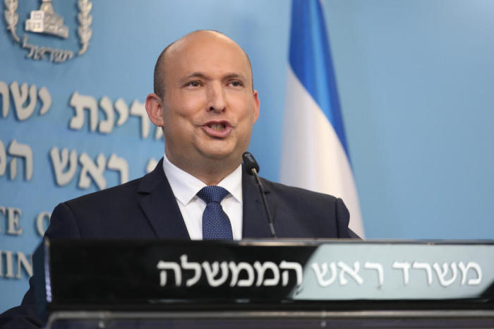 Der israelische Premierminister Naftali Bennett spricht während einer Pressekonferenz im Büro des Premierministers in Jerusalem. Foto: epa/Emil Salman