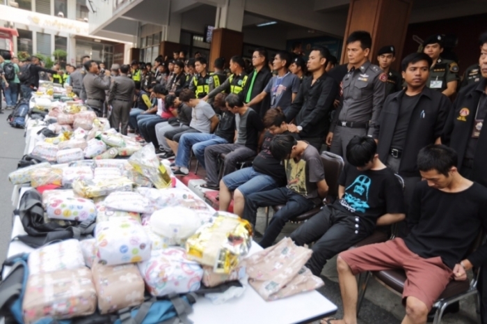 Im März kam die Polizei 15 Männern auf die Schliche, die probierten, Rauschgift im Wert von über drei Milliarden Baht mit der Südbahn nach Malaysia zu schmuggeln. Foto: The Nation