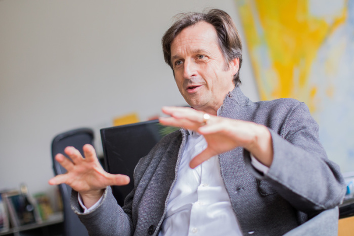 Stephan Grünewald, Leiter des Rheingold Instituts, in Köln. Foto: Rolf Vennenbernd/Dpa 