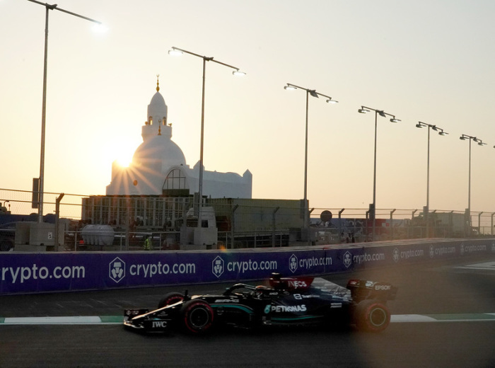 Formel-1-Weltmeisterschaft, Grand Prix von Saudi-Arabien, 1. Freies Training. Lewis Hamilton aus Großbritannien vom Team Mercedes ist auf der Strecke. Foto: Hasan Bratic/dpa