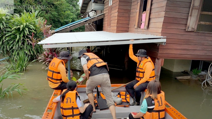 Rettungskräfte in den Hochwassergebieten. Foto: The Nation