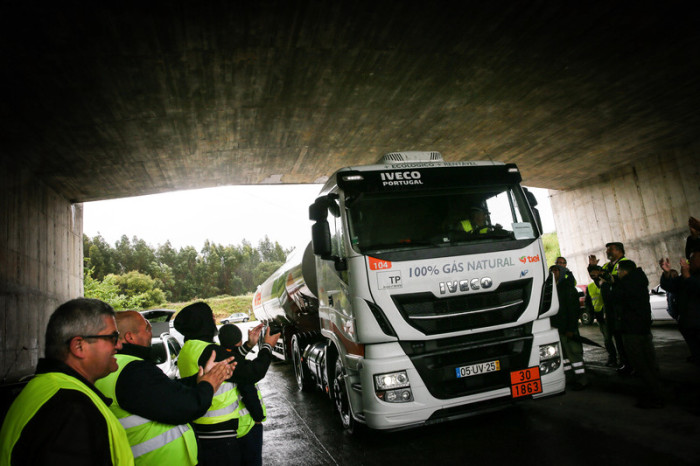 Streik: Tankwagenfahrer legen die Treibstoffversorgung in Portugal auf Eis. Foto: epa/Mario Cruz