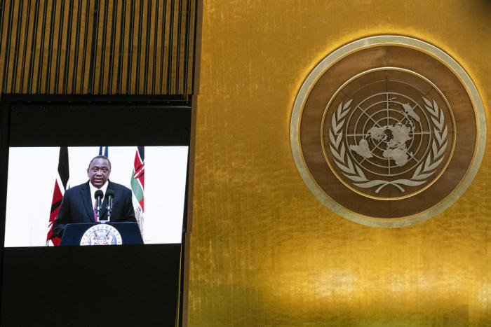 Kenias Präsident Uhuru Kenyatta spricht aus der Ferne auf der 76. Sitzung der Generalversammlung der Vereinten Nationen (UN) in New York City. Foto: epa/Eduardo Munoz