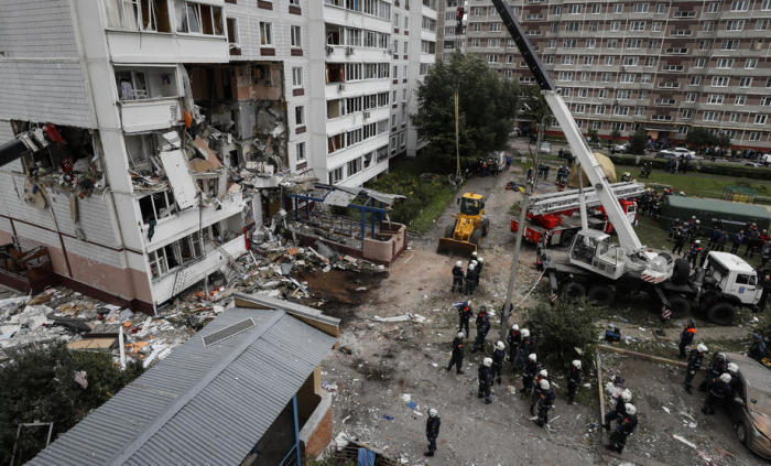 Eine Gasexplosion in einem neunstöckigen Wohnhaus in Noginsk. Foto: epa/Yuri Kochetkov