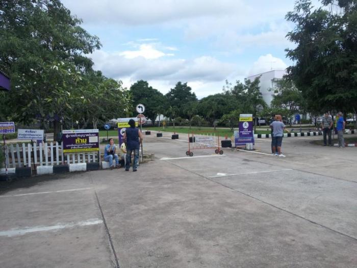 Auf diesem Parcours wird beim Straßenverkehrsamt in Banglamung die praktische Fahrprüfung absolviert. Foto: Jahner