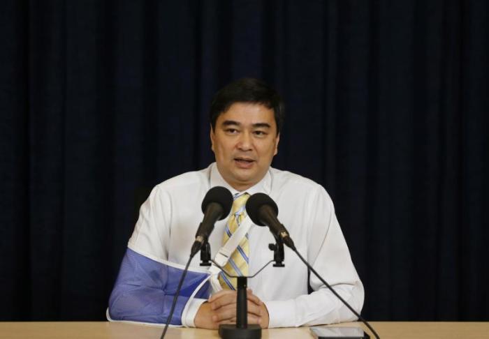 Abhisits Vorschläge stoßen überwiegend auf Kritik