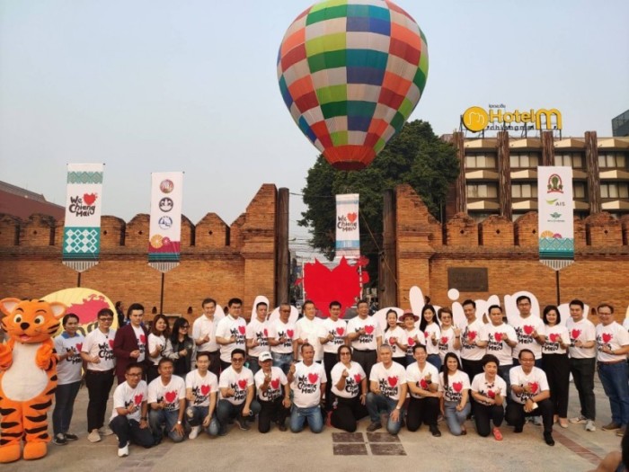 Am Thapae Gate wurde die Bevölkerung mit einer unterhaltsamen Marketingveranstaltung über die „We Love Chiang Mai“-Kampagne informiert. Foto: The Public Relations Department Region 3 Chiang Mai