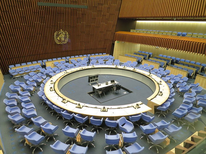 Sitzungsraum des Exekutivrats der WHO in Genf. Foto: Wikimedia/Thorkild Tylleskar