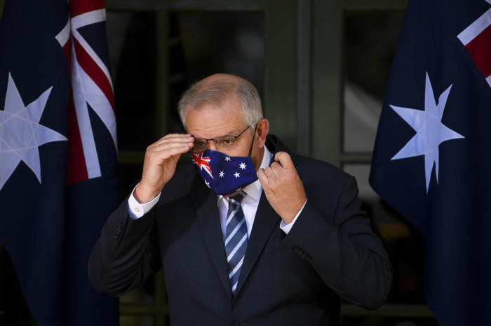 Der Premierminister Scott Morrison spricht zu den Medien während einer Pressekonferenz in der Lodge in Canberra. Foto: epa/Lukas Coch