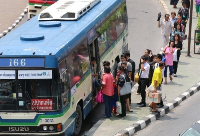 Der Fahrpreis soll in Bangkoker Linienbussen in Zukunft bargeldlos beglichen werden. Foto: The Nation