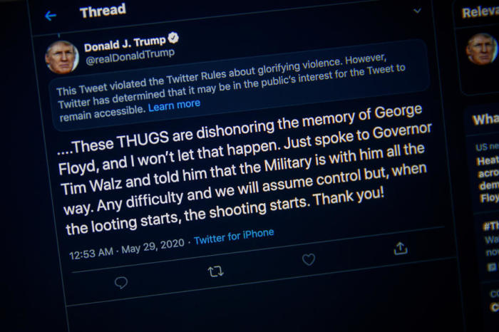 Ein Foto eines Computerbildschirms zeigt den Tweet und die Warnung, die Twitter auf den Tweet von US-Präsident Donald J. Trump gesetzt hat. Foto: epa/Shawn Thew