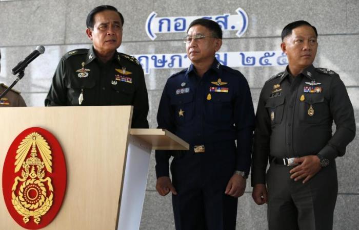 Armeechef Prayuth Chan-ocha (l.), Prachin Chantong, Kommandeur der Königlich-Thailändischen Luftwaffe (M.) und Adul Saengsingkaew, NCPO-Chef und Polizeigeneral (r.).