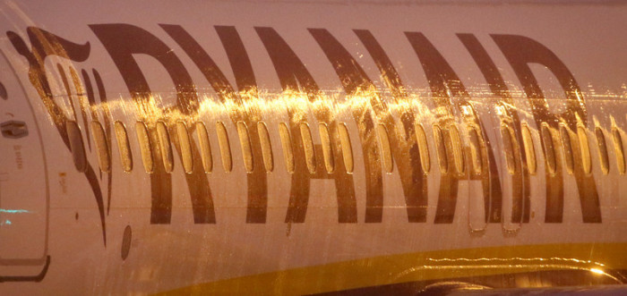 Maschine der Billigfluggesellschaft Ryanair. Foto: epa/Focke Strangmann