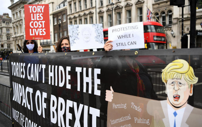 Tausende von EU-Bürgern könnten ihre Rechte im Vereinigten Königreich verlieren, da die Frist für die Beantragung des Niederlassungsstatus abläuft. Foto: epa/Andy Rain