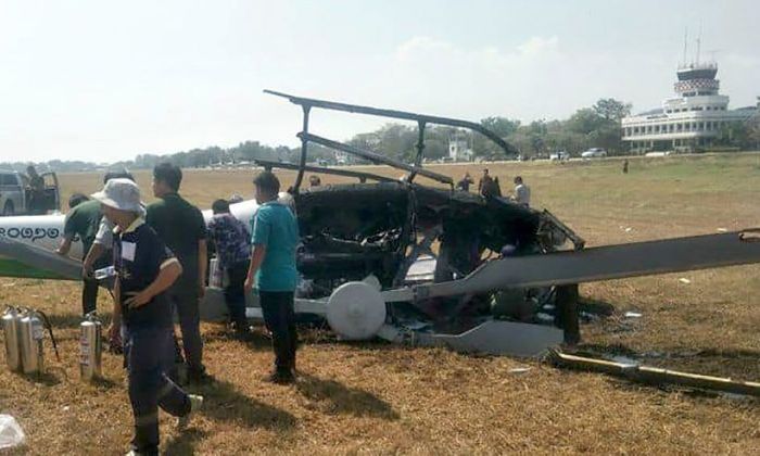 Ein Helikopter des königlichen Büros fürs Regenmachen und der landwirtschaftlichen Luftfahrtbehörde stürzte am Mittwoch in Nakhon Sawan auf einem Feld ab. Foto: The Thaiger